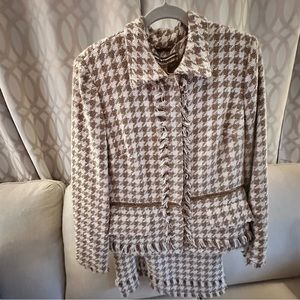 Allen Schwartz Jacket & Skirt Suit Sz 14  Tan/Beige Houndstooth Fringe/Bead